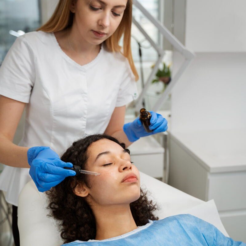 Microagulhamento com Metformina Tópica versus Vitamina C no Tratamento do Melasma